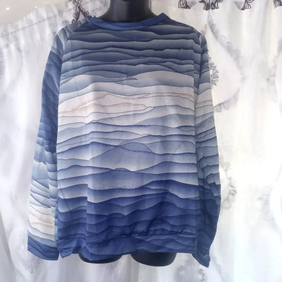 * Beautiful Blouse size small  (box V ) - Picture 1 of 2